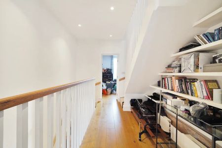 5 bedroom house in St John's Wood - Photo 4