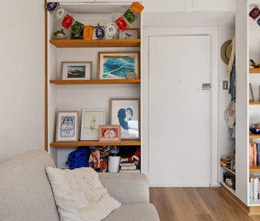 Sunny designer apartment in premier pocket - Photo 5