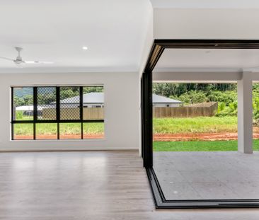 MAJESTIC MASTERPIECE – SOUGHT AFTER " FRESHWATER POCKET " LOCATION! - Photo 2