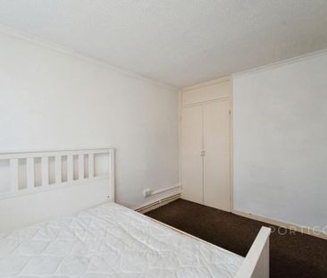 3 bedroom flat to rent - Photo 5