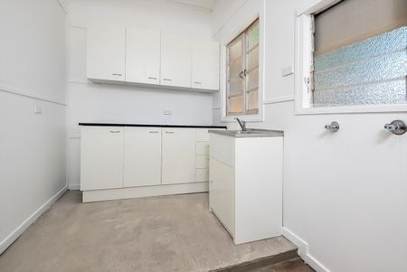 Family Home with Air Conditioning and Large Yard! - Photo 3