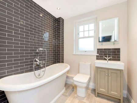 Five bedroom semi detached family home in excellent condition throughout, in a sought after central location. - Photo 2