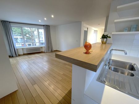 STIJLVOL APPARTEMENT VAN 145 m² TE HUUR IN CENTRUM KORTRIJK - Photo 2