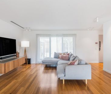 Freshly Updated Living in an Ideal Belmont Location - Photo 3