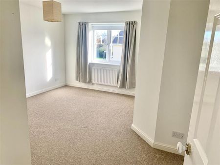 4 bedroom detached house to rent - Photo 5