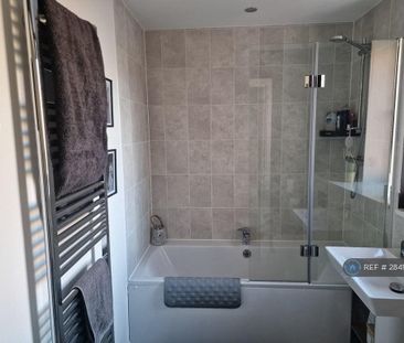 1 bedroom in a flat share to rent - Photo 5