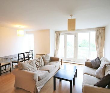 3 bedroom flat to rent - Photo 4