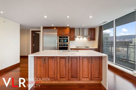 Condo in Downtown Vancouver, BC - Photo 5