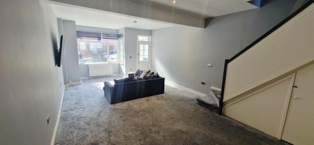 3 bedroom terraced house to rent - Photo 2