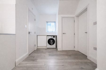 1 Bedroom Flat To Let - HP11 (Bills Included) - Photo 4