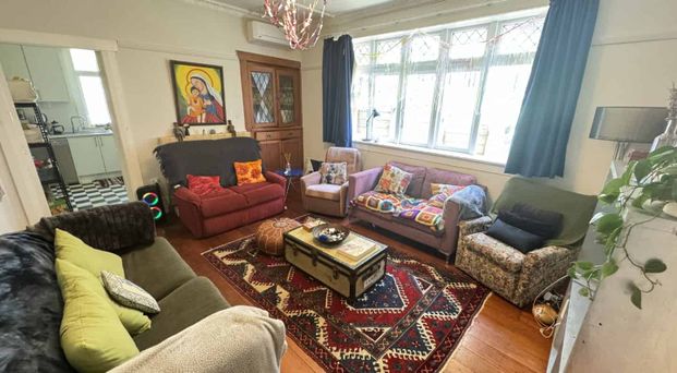 SPACIOUS CHARACTER HOME: - Photo 1