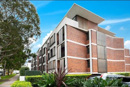 Over-sized North Facing Apartment In The Heart Of Lane Cove - Photo 3