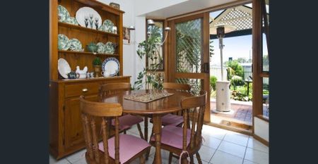 TWO BEDROOM, TWO BATHROOM COURTYARD STYLE HOME - Photo 4