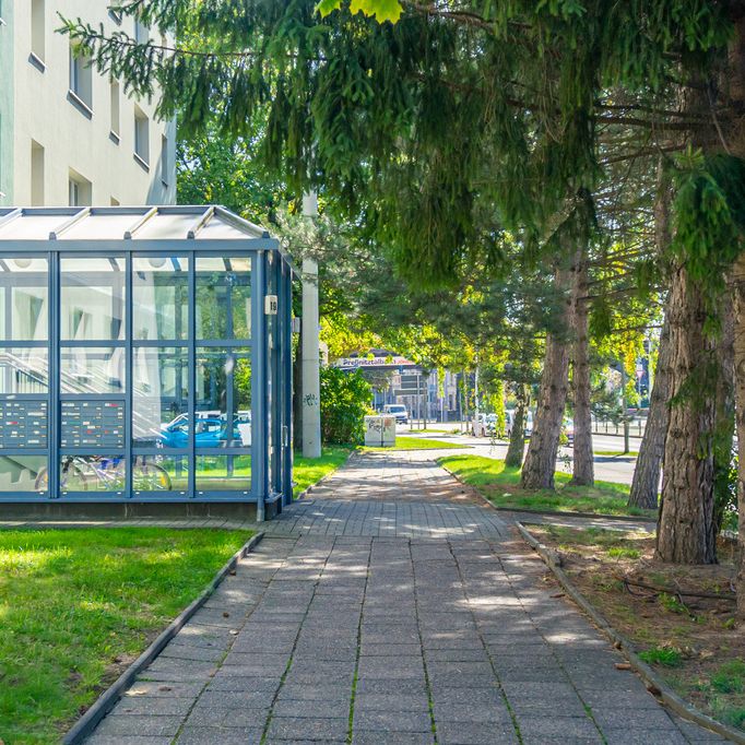 Kleine 1-Raum-Wohnung mit Einbauküche - Foto 1