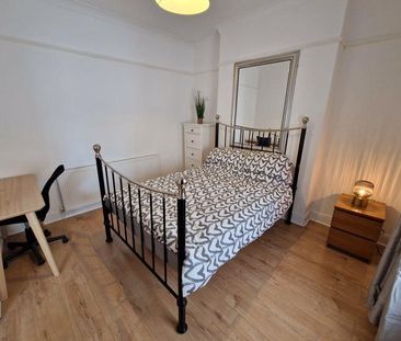 5 bedroom terraced house to rent - Photo 4