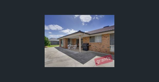 SPACIOUS 4 BEDROOM HOME - Photo 1