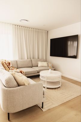 Stunning Botanic Beauty – Your Peaceful Picton Retreat Awaits - Photo 1