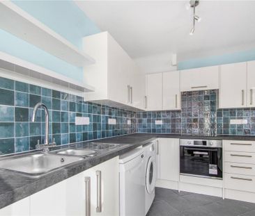 3 bedroom end of terrace house to rent - Photo 3