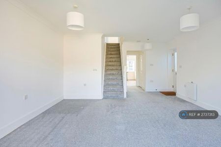 2 bedroom semi-detached house to rent - Photo 2