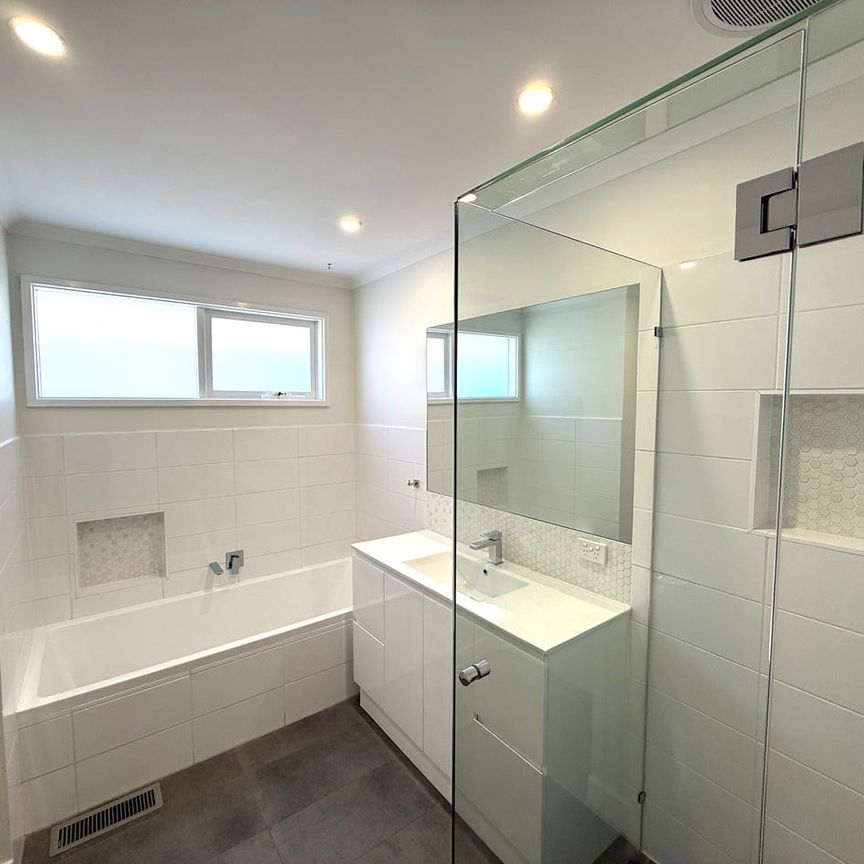 Newly Renovated Comfortable Family Home - Photo 1