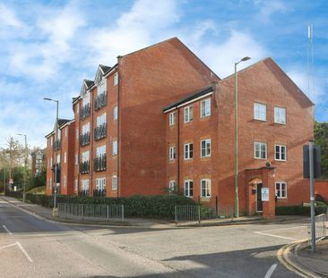 Flat to rent on - Photo 1