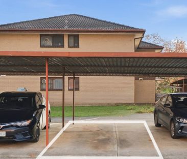 Stylish Ground Floor Living in a Prime Box Hill Location - Photo 4