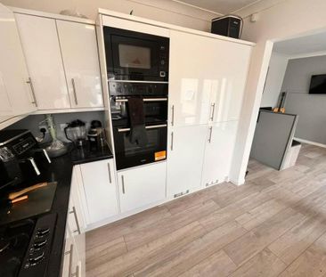 1 bedroom in a house share to rent - Photo 6