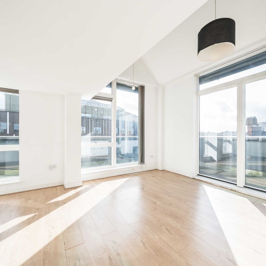 Milles Square, Brixton, SW9, London - Photo 1