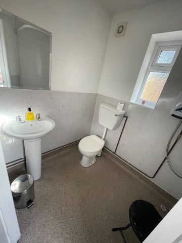 3 Bed Semi-Detached House, Old Bromford Lane, B8 - Photo 2