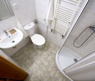 Moderní částečně zařízený byt 1+kk o 30 m2 na Praze 9 U Smetánky - Photo 3