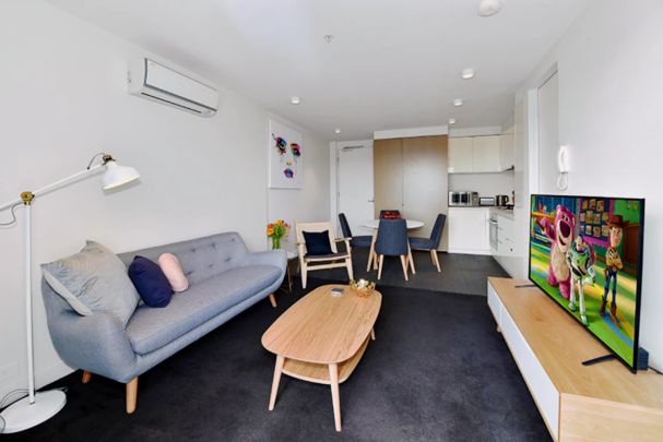 Charming 1-bedroom apartment near RMIT University - Photo 1