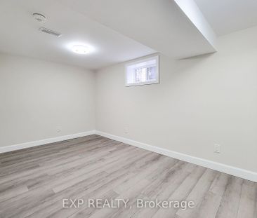 Detached Home For Lease | X8126276 - Photo 2