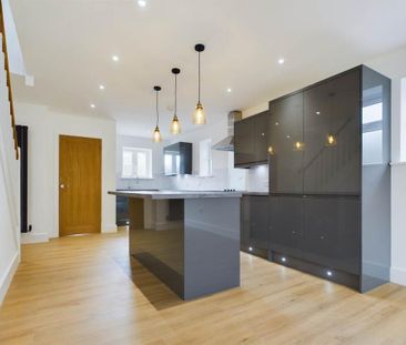 3 bedroom semi-detached house to rent - Photo 2