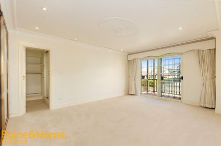 Exclusive 3-Bedroom Harbourview Apartment - 6 Month Lease Only - Photo 3