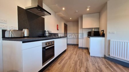 1 bedroom in a flat share to rent - Photo 2