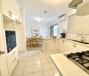 Comfortable As New Home in a Perfect Location Next to Monash Hospit... - Photo 6