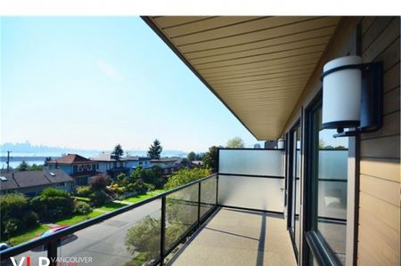 Duplex in North Vancouver, BC - Photo 4