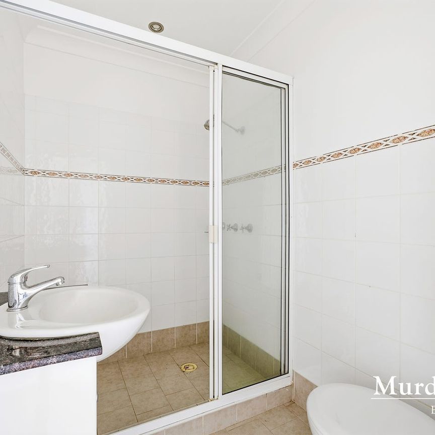 LARGE 3 BED - BEST LOCATION! - Photo 1