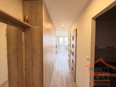 Pronájem bytu 1+kk, ul. Brožíkova, Hradec Králové - Photo 4