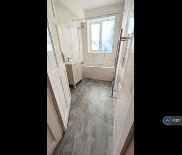 4 bedroom semi-detached house to rent - Photo 5