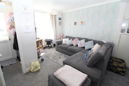 3 bedroom terraced house to rent - Photo 2