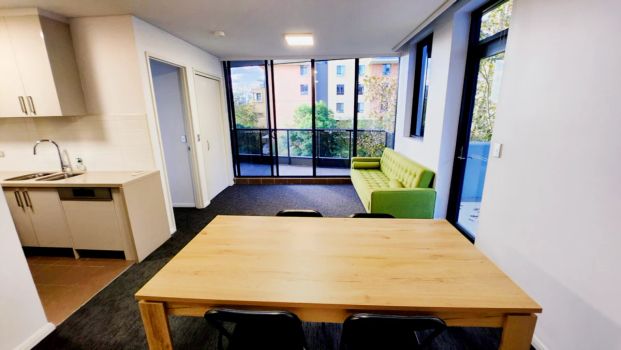 2 bedroom 2 bathroom - Photo 1