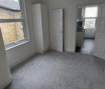 3 bedroom flat to rent - Photo 1