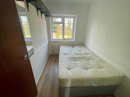 3 bed end of terrace house to rent in Aspen Drive, Wembley, HA0 - Photo 2