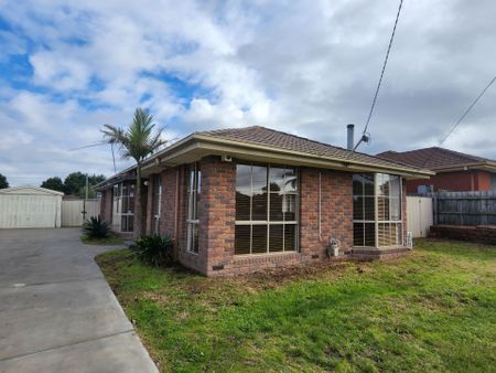 Charming Meadow Heights Family Home Awaits! - Photo 3