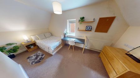 4 bedroom apartment to rent - Photo 3