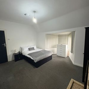 Room in a Shared House, Portland Road, B16 - Photo 3