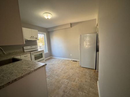 For Lease - 576 Bethune Street, Peterborough, Ontario - Photo 5