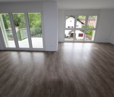 Moderne und helle 4,5-Zimmerwohnung mit eigenem Waschturm, Waschrau... - Photo 2