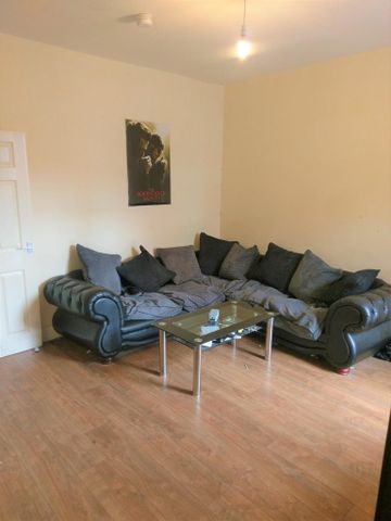 4 bedroom terraced house to rent - Photo 2
